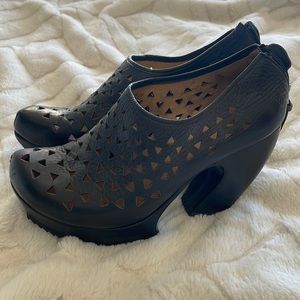 Fluevog Rappel black platform bootie size 9